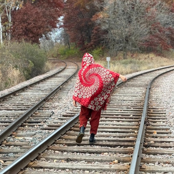Himalayan Yak wool poncho, handmade in Nepal. Hooded and front pocket. - Picture 6 of 11